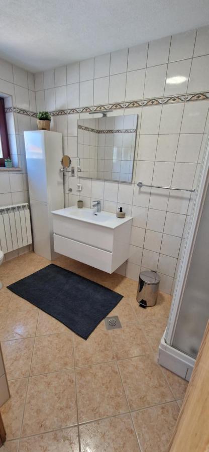 Villa Castanea - Kuca Za Odmor S Bazenom Kukci Экстерьер фото